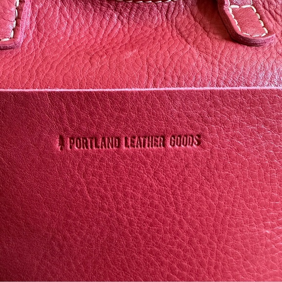 Portland Leather - Sugar Pebbled Leather Mini Crossbody Tote Bag with Zipper - Picture 11 of 16